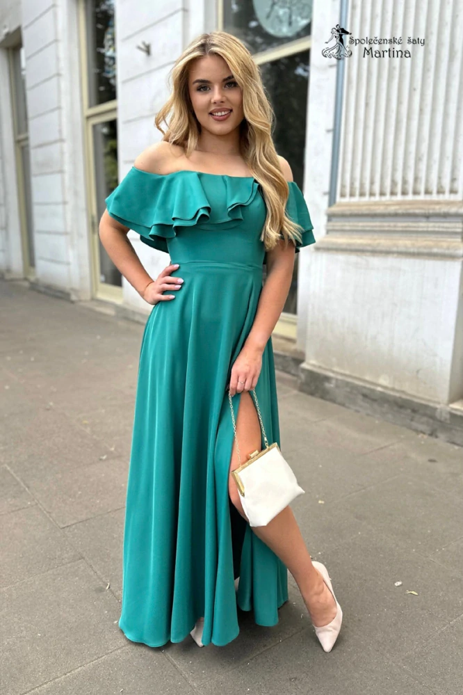 Zelené šaty s volánem "Natalia" s odhalenými rameny a rozparkem