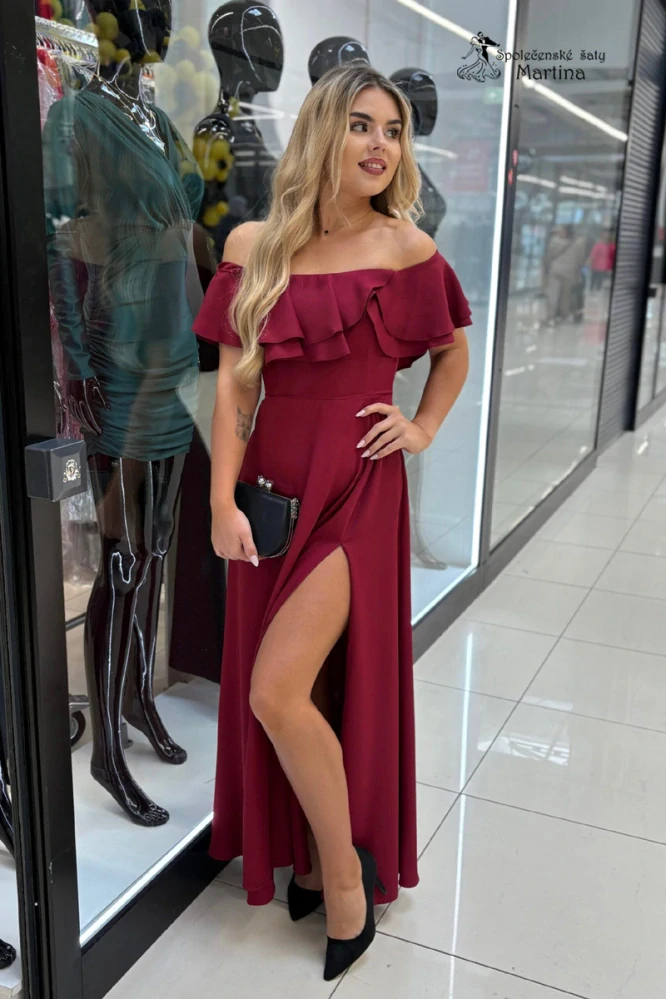 Vínové šaty s volánem "Natalia" s odhalenými rameny a rozparkem