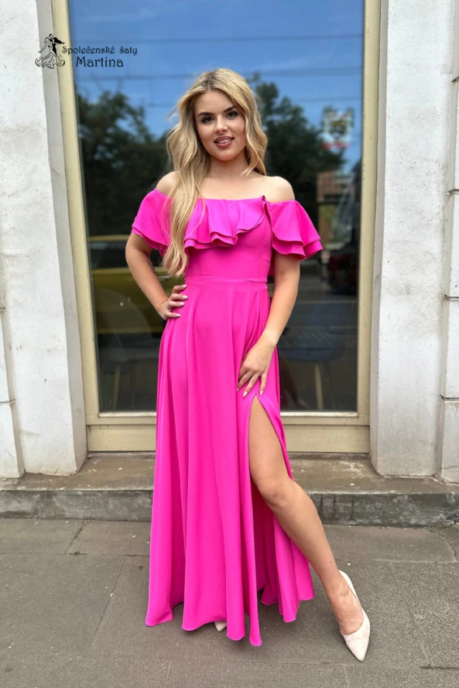 Fuchsiové šaty s volánem "Natalia" s odhalenými rameny a rozparkem