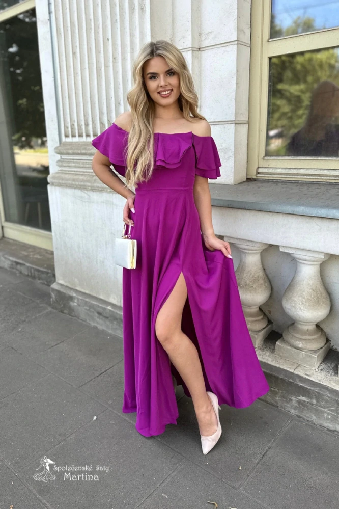 Fialové šaty s volánem "Natalia" s odhalenými rameny a rozparkem