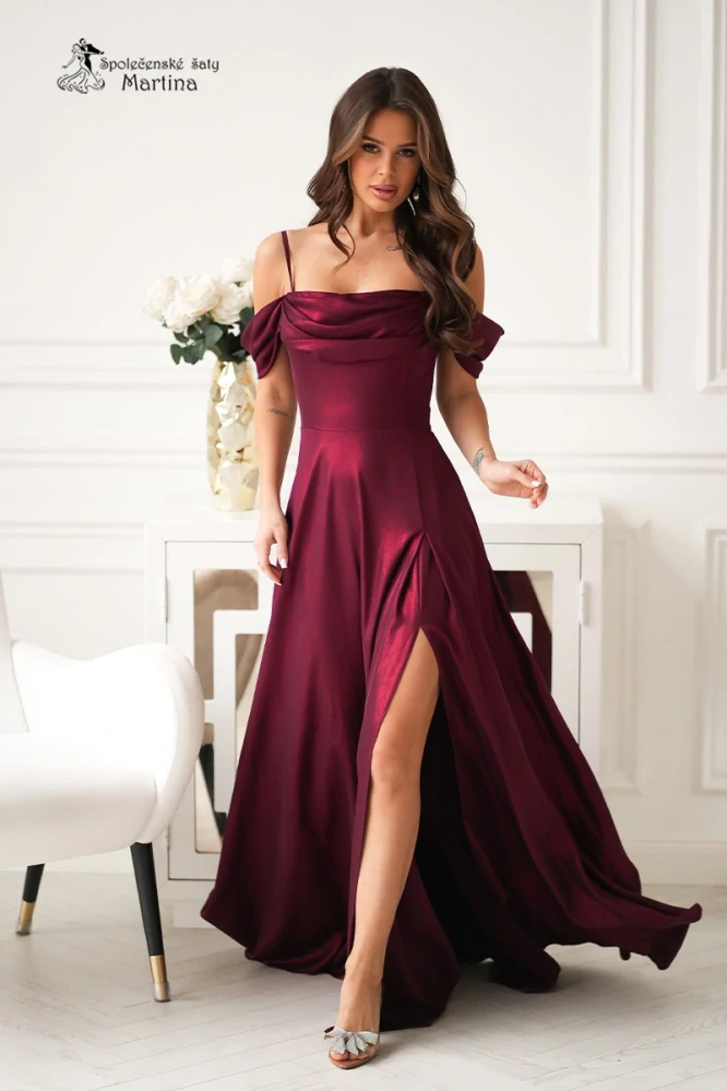 Vínové šaty "Sunny" se spadenými ramínky z jemně lesklého materiálu
