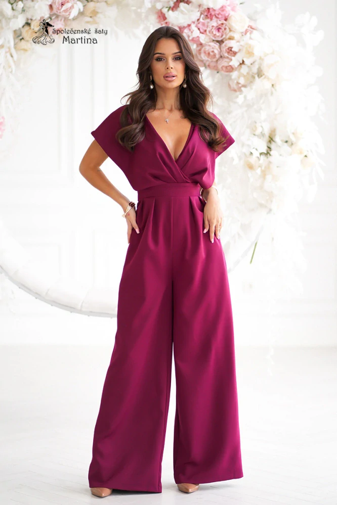 Vínový společenský overal "Gota" s překříženým výstřihem a širokými nohavicemi