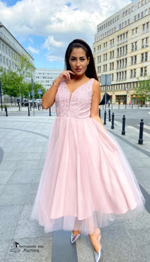 Světle růžové maturitní šaty se zdobeným živůtkem "Laney"