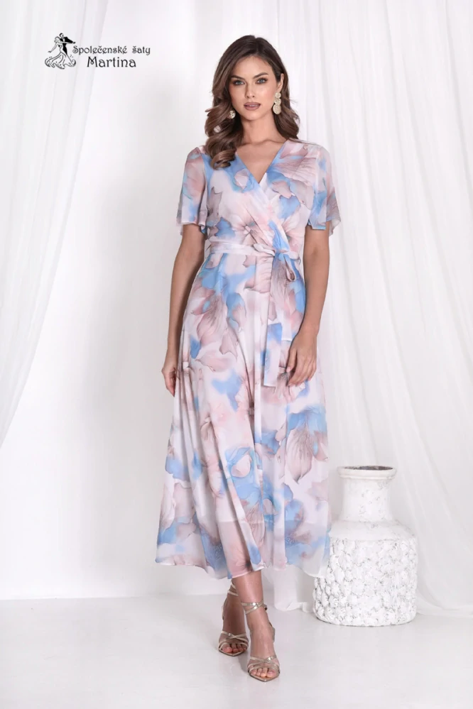 Světle modré lehké květované šaty "Perle" s překládaným výstřihem a páskem - vel. 42
