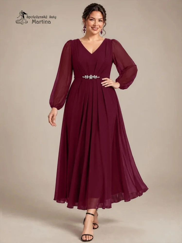 Vínové plus size šifonové společenské šaty "Ashley“ s dlouhými rukávy a zdobeným pasem