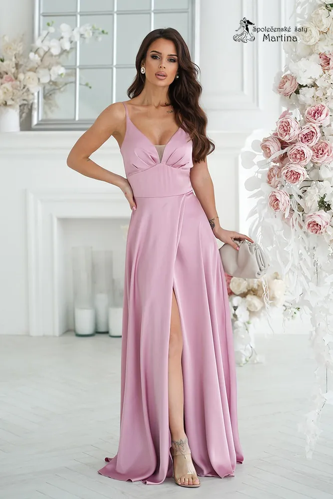 Pudrově růžové saténové dlouhé šaty "Ally" na tenká ramínka a s rozparkem