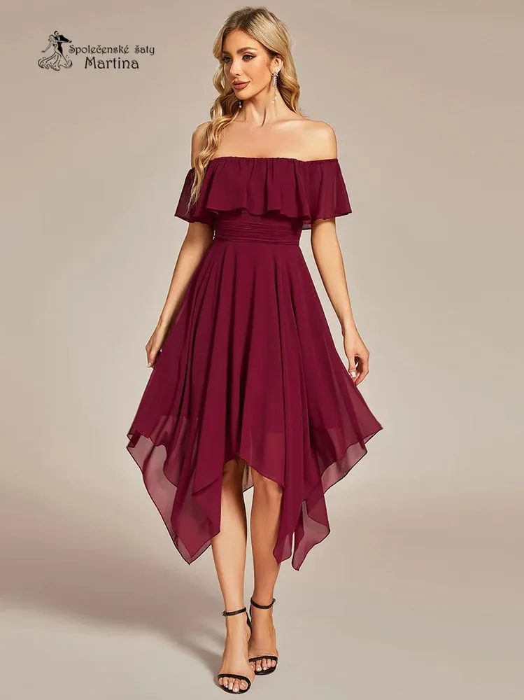 Midi vínové šifonové šaty pro družičky "Hadassa" se spadenými volánkovými ramínky a s cípy v sukni
