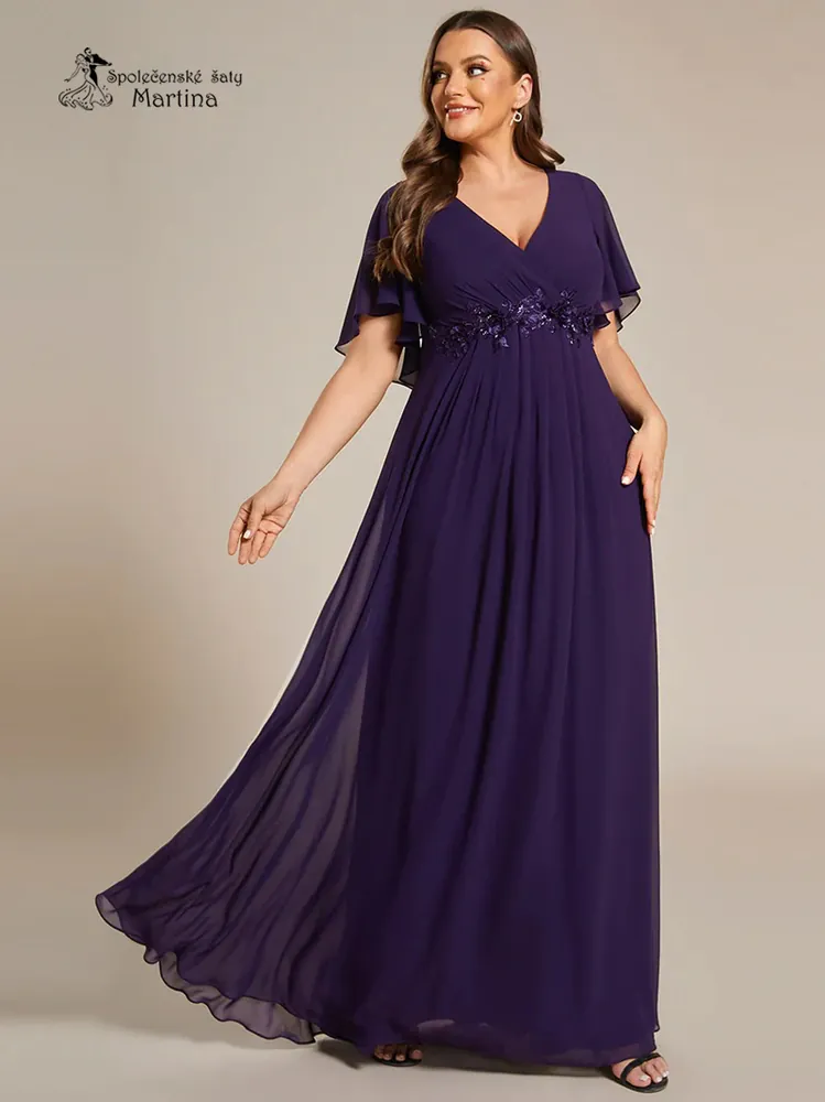 Tmavě fialové šifonové XXL šaty "Pandora" s volným rukávem a aplikací v pase