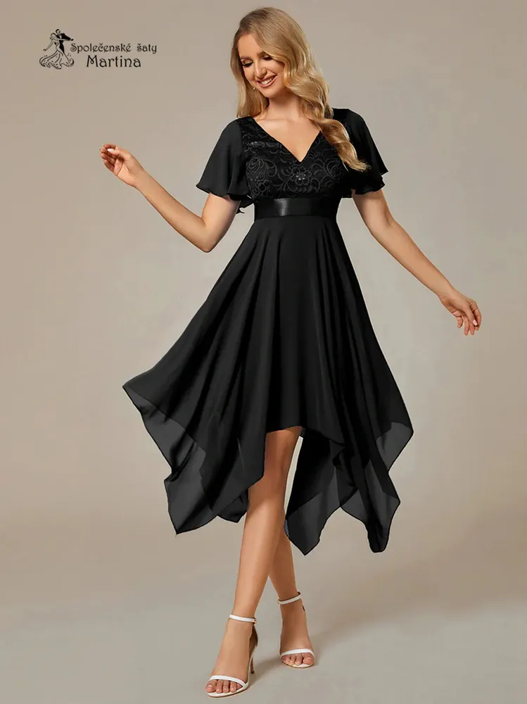 Černé krátké šaty s cípy v sukni a volným rukávem "Jackeline"