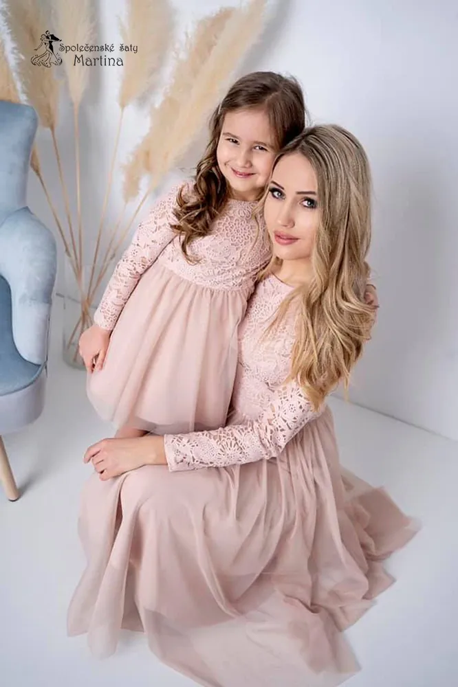 Pudrové midi šaty "Mollini" s krajkovým živůtkem a ½ rukávem