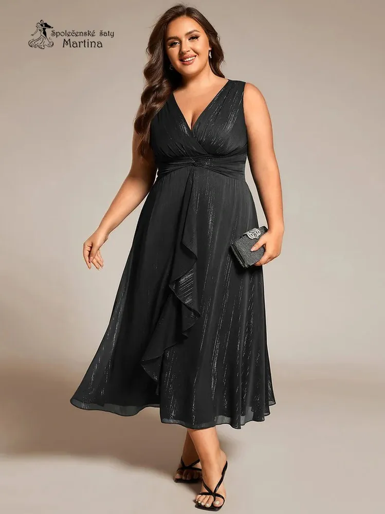 Elegantní černé plus size šaty s lesklými detaily a jemným volánem "Nelly"