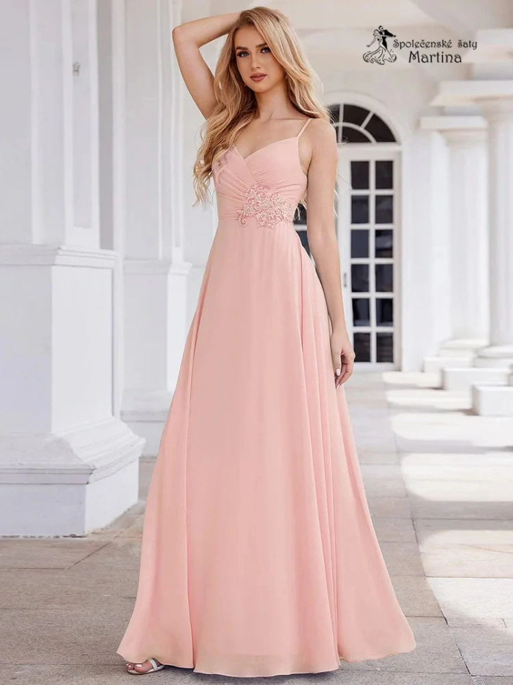 Jemné růžové šaty s krajkovým detailem a tenkými ramínky "Lewella"