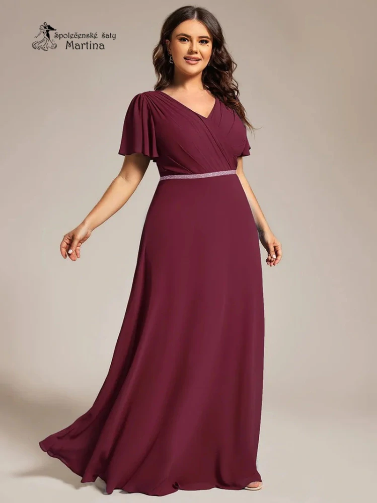 Jednoduše elegantní plus size vínové šaty s motýlími rukávy a třpytivým páskem "Claudine"