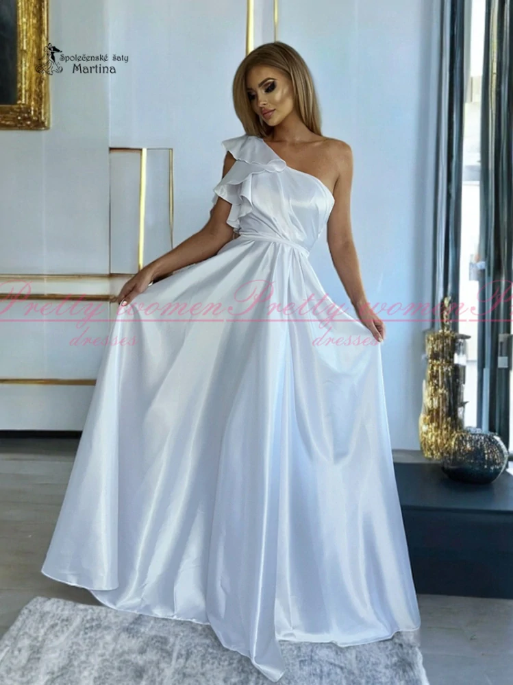 Saténové bílé šaty na jedno rameno "Danostia"