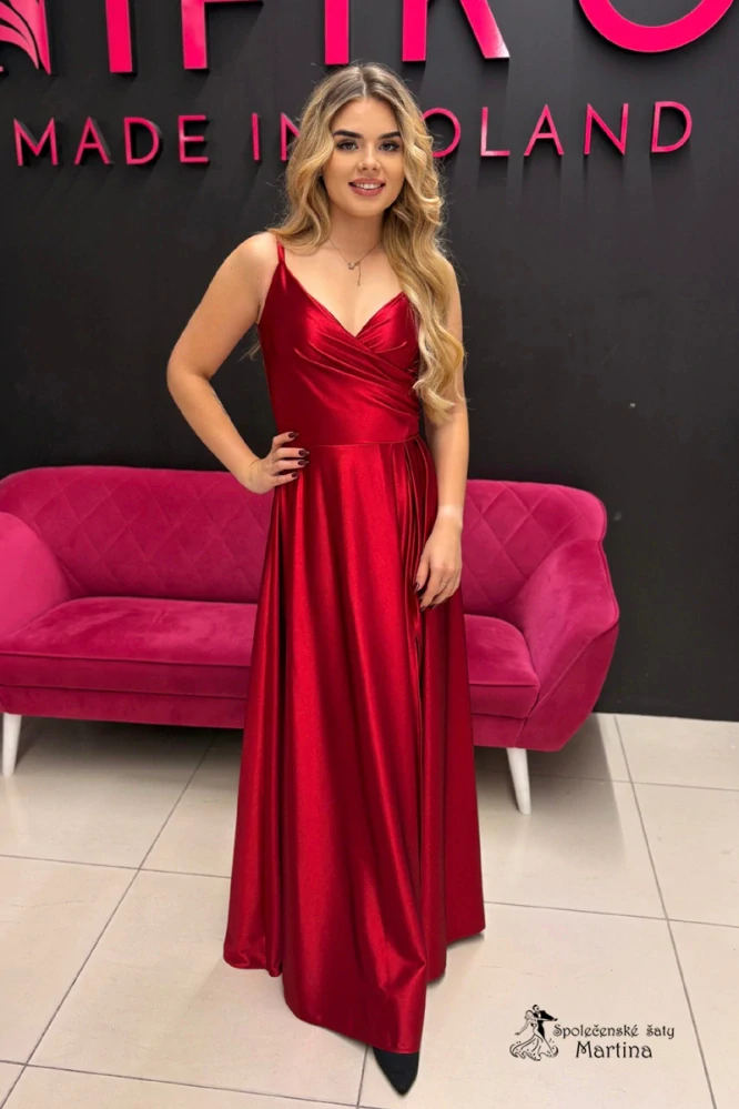 Višňově červené saténové společenské šaty "Stella" s rozparkem a překládaným živůtkem