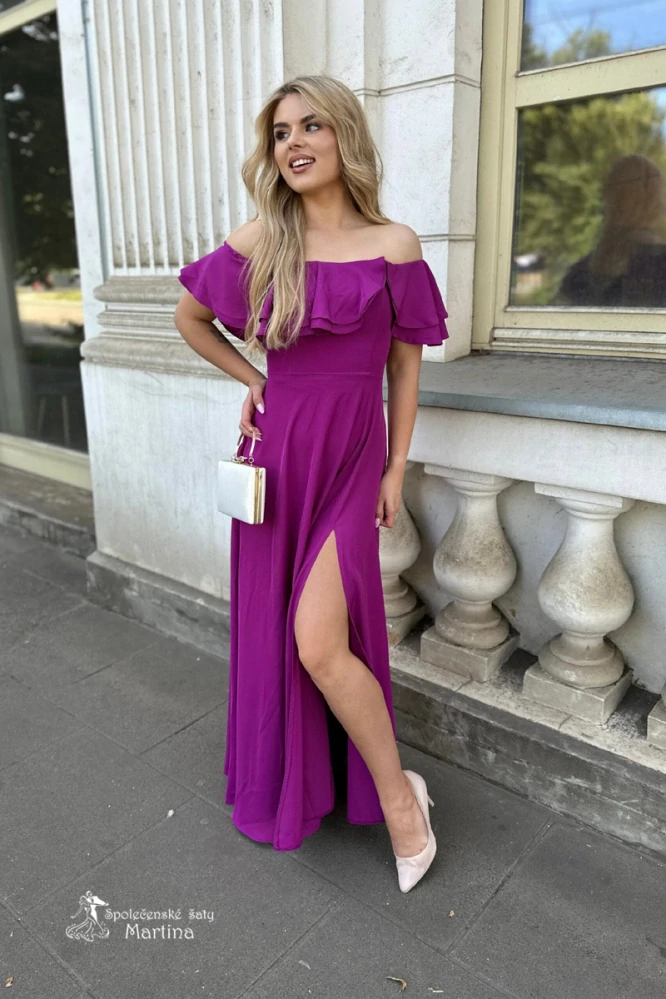 Fialové šaty s volánem "Natalia" s odhalenými rameny a rozparkem