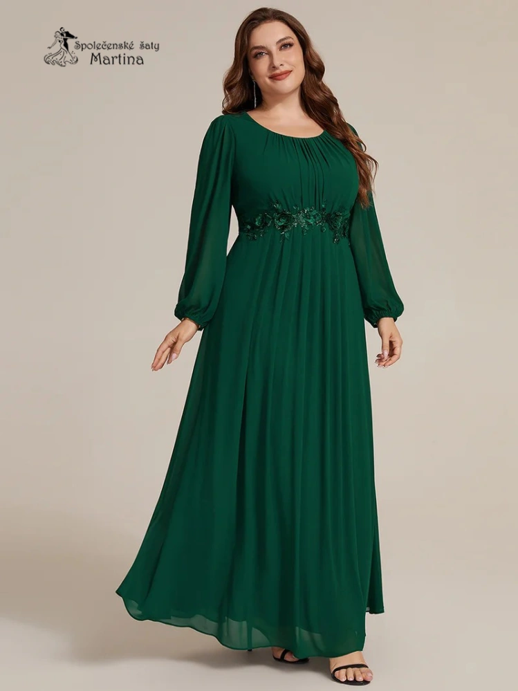 Lahvově zelené plus size společenské šaty "Tina" s květinovým zdobením a dlouhými rukávy
