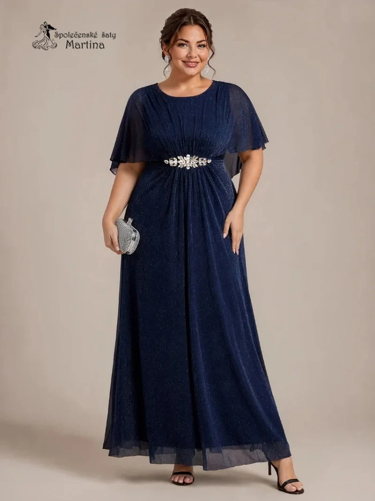 Tmavě modré plus size společenské šaty "Darina“ s pelerínovými rukávy a zdobením v pase
