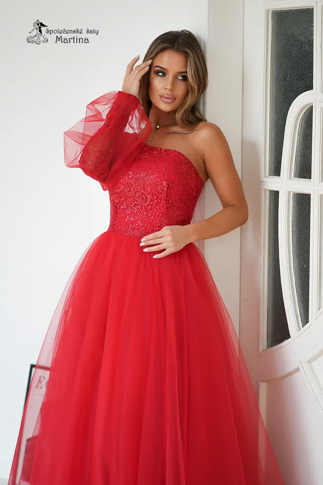 Červené dechberoucí šaty s tylovou sukní a na jedno rameno "Dream"