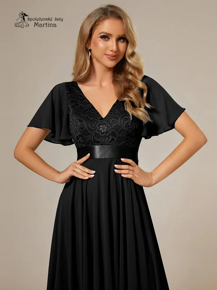 Černé krátké šaty s cípy v sukni a volným rukávem "Jackeline"