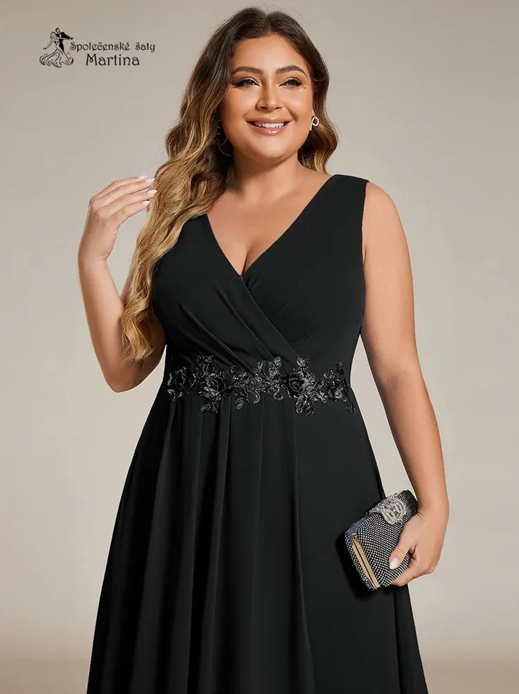 Černé XXL asymetrické šifonové šaty "Ravenna" na široká ramínka a s aplikací v pase