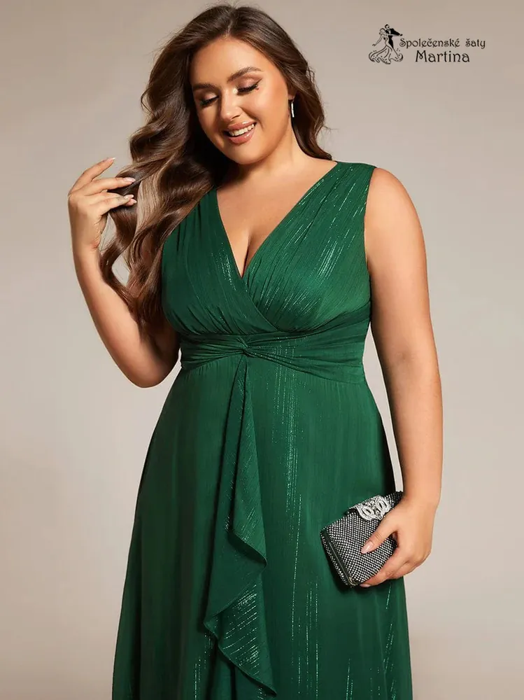 Elegantní lahvově zelené plus size šaty s lesklými detaily a jemným volánem "Nelly"