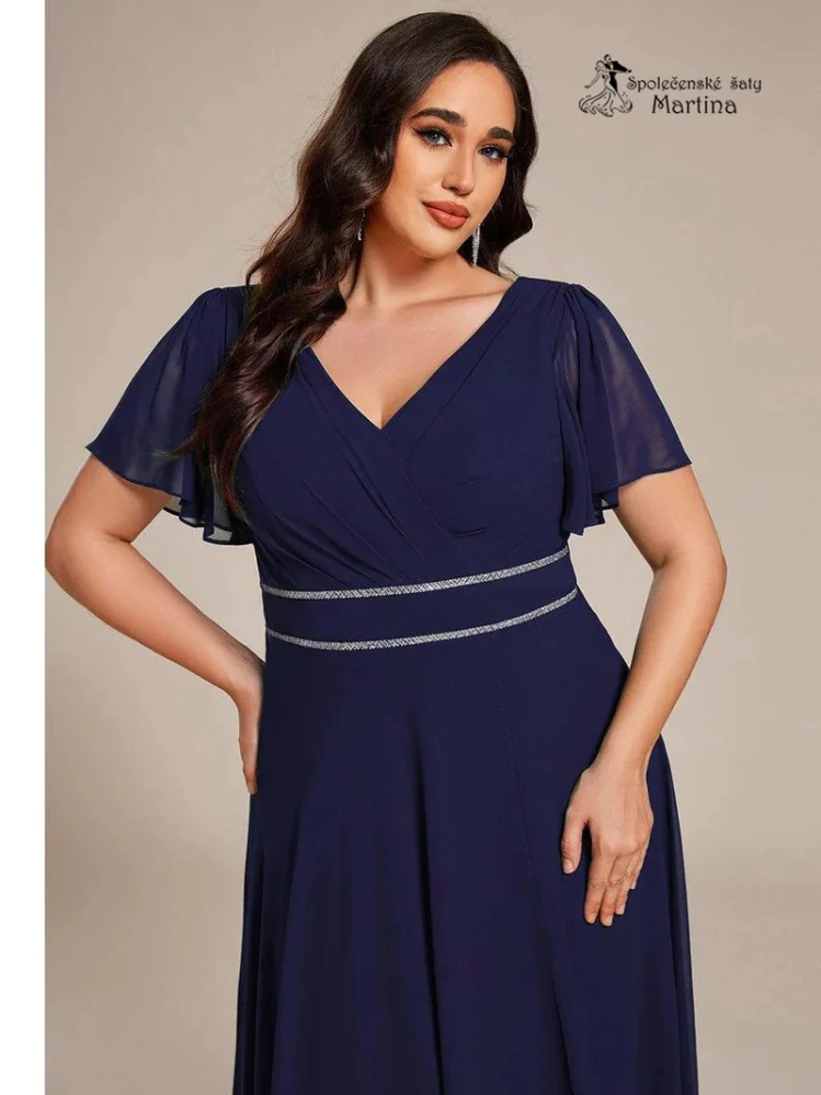 Mírně asymetrické XXL tmavě modré šaty s motýlími rukávy a ozdobným páskem "Ellie"