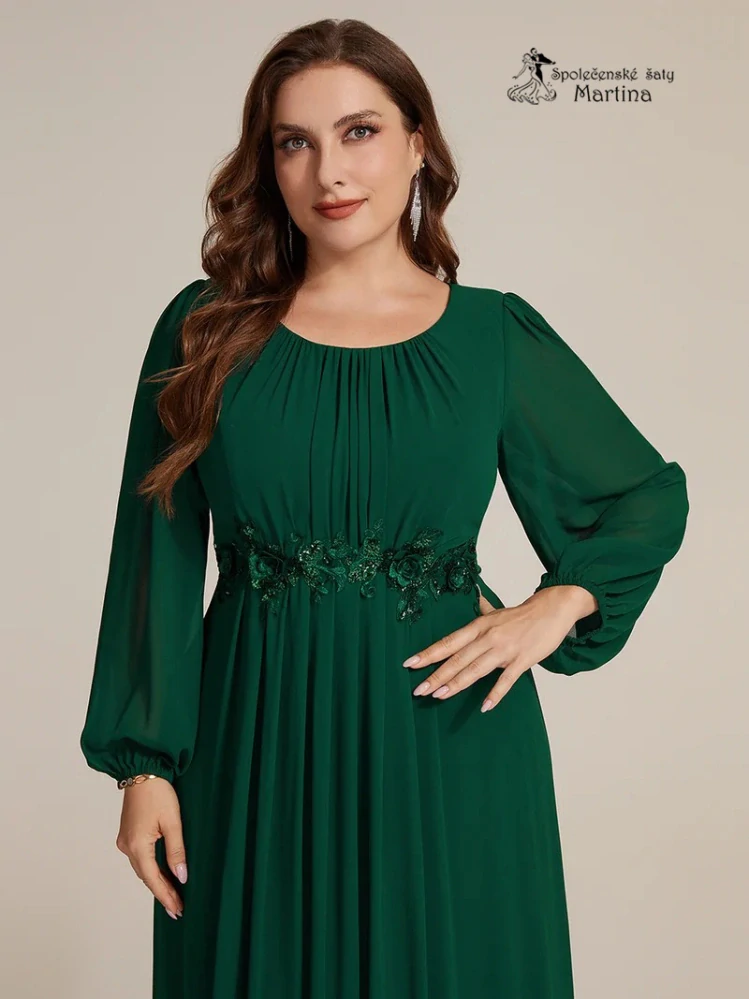 Lahvově zelené plus size společenské šaty "Tina" s květinovým zdobením a dlouhými rukávy