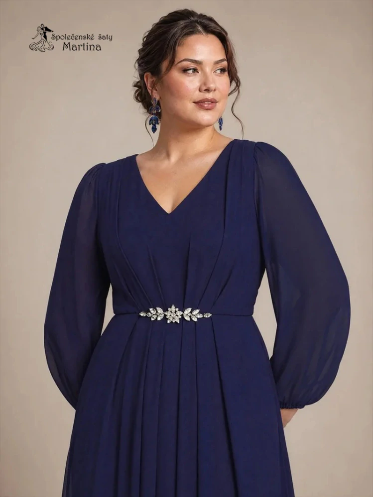 Tmavě modré plus size šifonové společenské šaty "Ashley“ s dlouhými rukávy a zdobeným pasem
