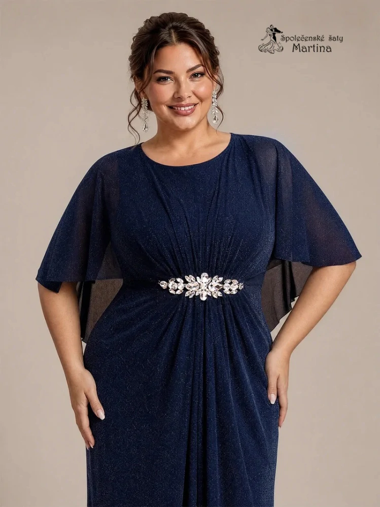 Tmavě modré plus size společenské šaty "Darina“ s pelerínovými rukávy a zdobením v pase