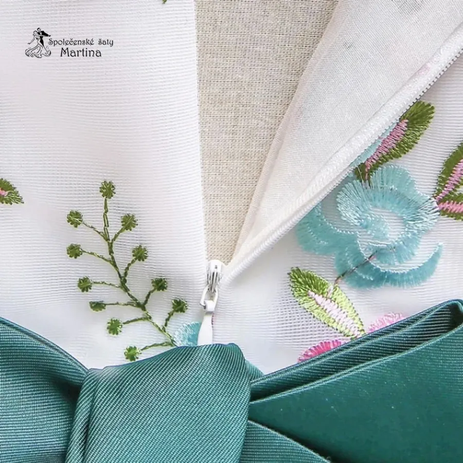 Elegantní tmavě zelené asymetrické šaty "Saskie" s výšivkou v živůtku  4-10 let 