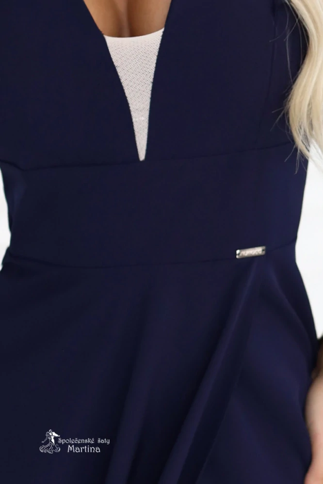 Tmavě modré společenské šaty "Kendall" s volánkovými rukávy a rozparkem - vel. M