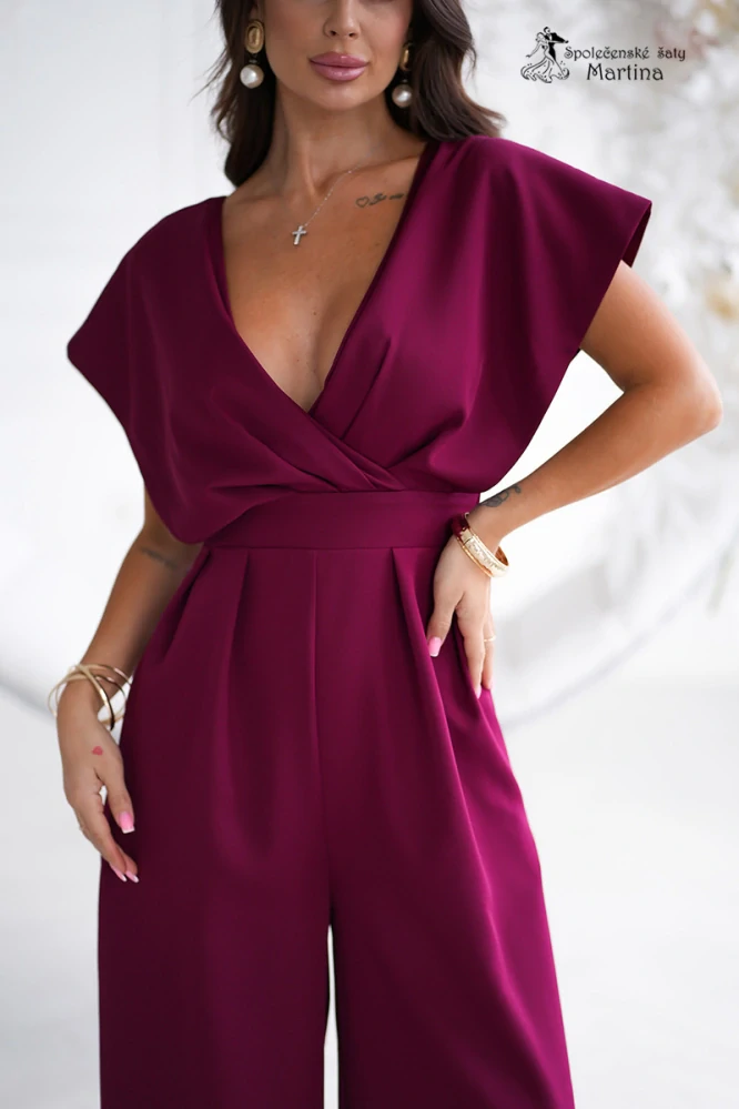Vínový společenský overal "Gota" s překříženým výstřihem a širokými nohavicemi
