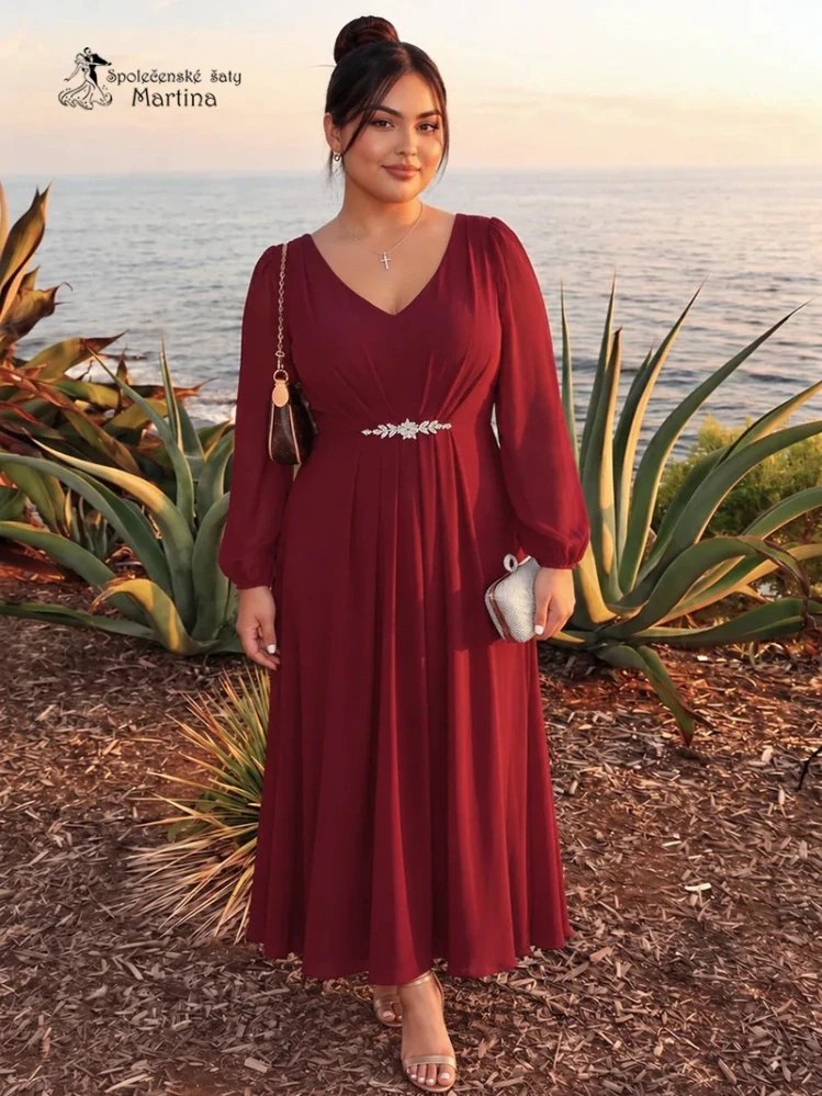 Vínové plus size šifonové společenské šaty "Ashley“ s dlouhými rukávy a zdobeným pasem