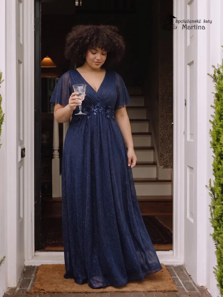 Tmavě modré plus size společenské šaty "Noelle" s třpytivou sukní a volnými rukávy