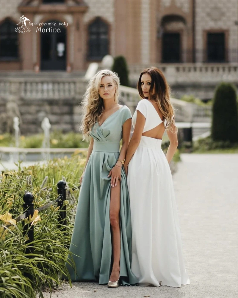 Bílé dlouhé svatební šaty "Roma" s odhalenými zády