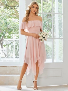 Midi světle růžové šifonové šaty pro družičky "Hadassa" se spadenými volánkovými ramínky a s cípy v sukni