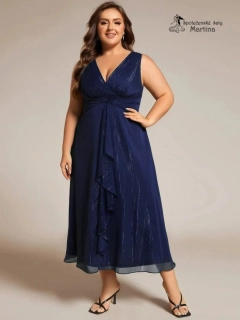 Elegantní tmavě modré plus size šaty s lesklými detaily a jemným volánem "Nelly"