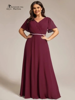 Jednoduše elegantní plus size vínové šaty s motýlími rukávy a třpytivým páskem "Claudine"