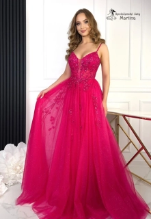 Fuchsiové tylové společenské šaty "Latte" s korálkovou výšivkou a vysokým rozparkem