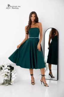 Lahvově zelené společenské šaty "Aurelia midi" s kolovou sukní a šněrováním na zádech