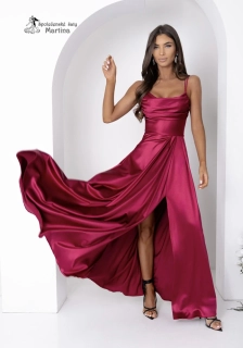Vínové saténové společenské šaty "Valeria" s jemně nabíraným živůtkem a rozparkem