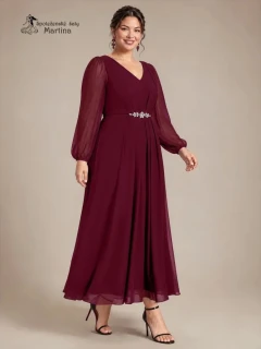 Vínové plus size šifonové společenské šaty "Ashley“ s dlouhými rukávy a zdobeným pasem