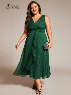 Elegantní lahvově zelené plus size šaty s lesklými detaily a jemným volánem "Nelly"